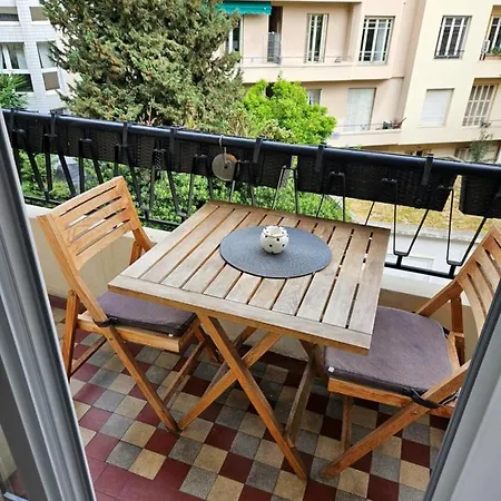 Centre Apartment *
